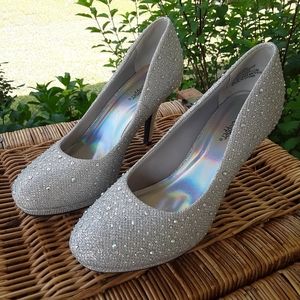 Amazing Sparkle Silver Slipper